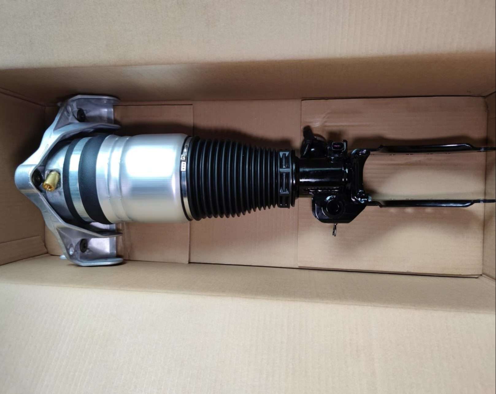 Air Suspension Shock Absorber for Audi Q7 Touareg Cayenne Air Suspension Shock Absorber for Audi Q7 Touareg Cayenne - Image 4