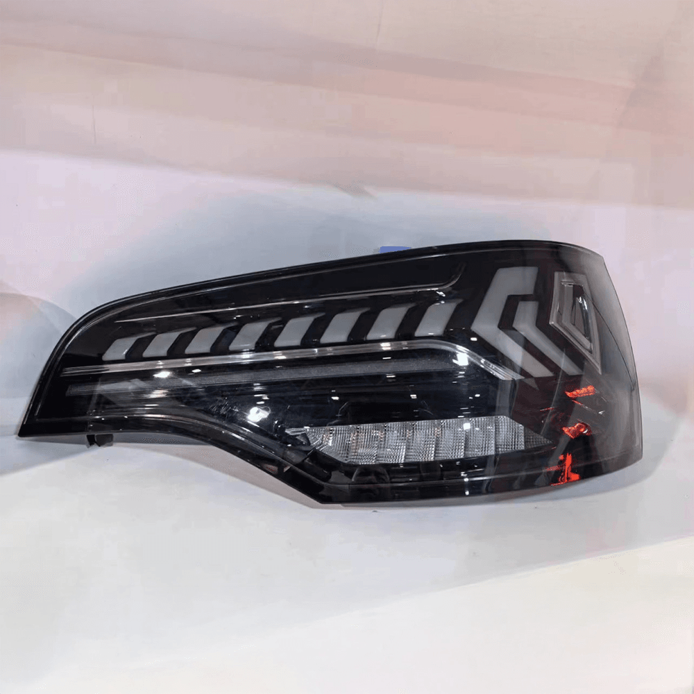 Audi Q7 LED Taillights: 2006-2015 Sequential Signal Upgrade Turn signal tail light Audi Q7 06-15old model