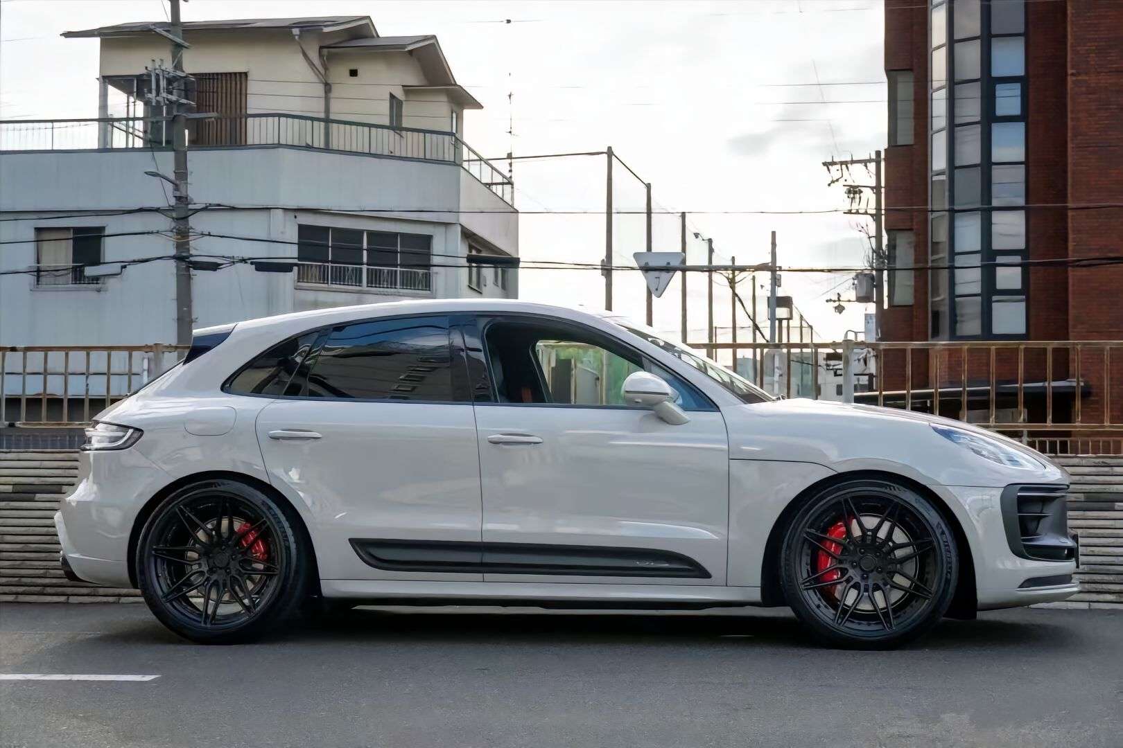 Porsche Macan 2012-2022 to 2023 Body Kit image 8 product detail