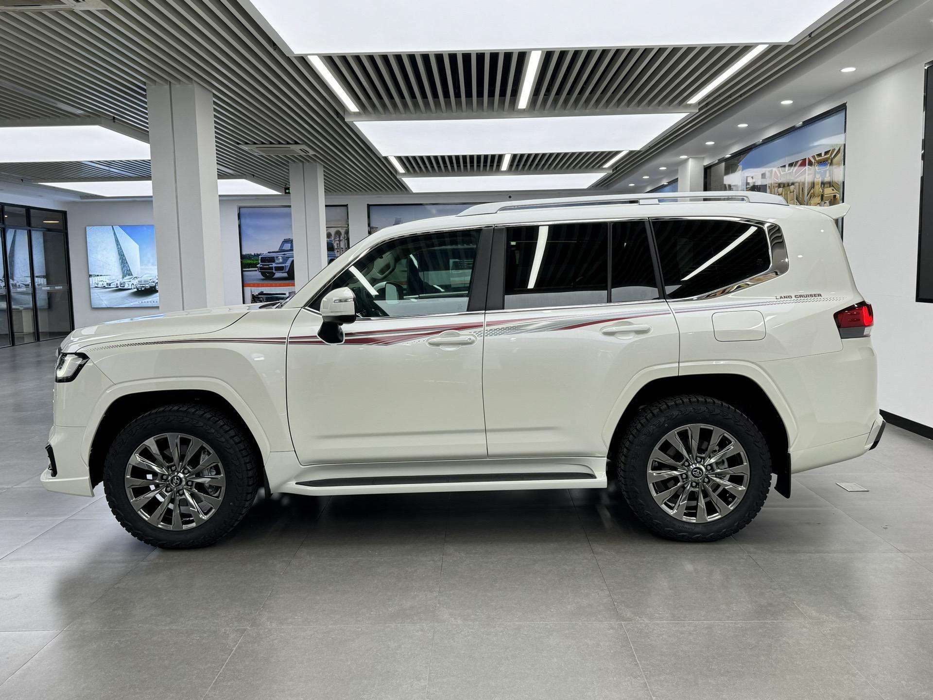Toyota Land Cruiser LC200 to LC300 Body Kit 2008-2021 image 8 product detail